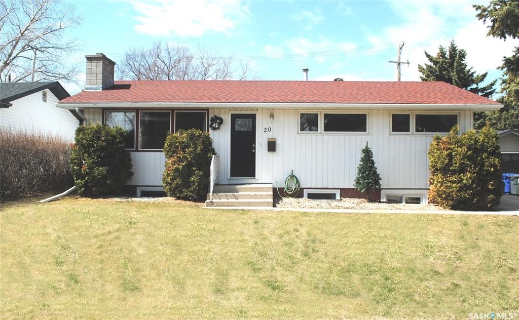 核心路段5房2卫大地双车库独立屋出售。步行百米至8街Greystone小学公园，8街Superstore购物。房屋近期升级有：PVC 窗户，合成木地板，橱柜，洗手间，热水器，屋顶瓦片。 地下室有独立出入，大窗户2房1厅1卫。水吧台带mini炉灶。可自住或投资出租。挂牌价格：$35 - 4