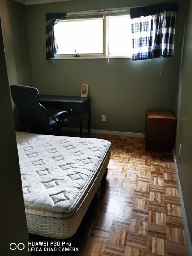 里贾纳南区楼上卧室出租 - 2