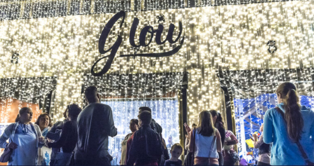 11月21至12月28日萨斯卡通圣诞发光公园Glow，有超过万盏闪烁的灯光和众多家庭乐趣！