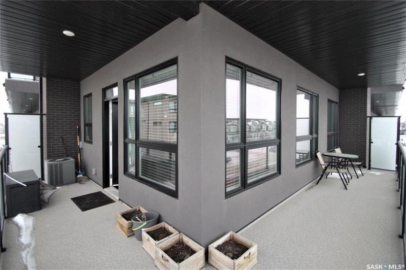 Evergreen 4年新2室公寓出售；1手本地西人业主，拐角边户多窗带超大露台 开价$262900 - 5