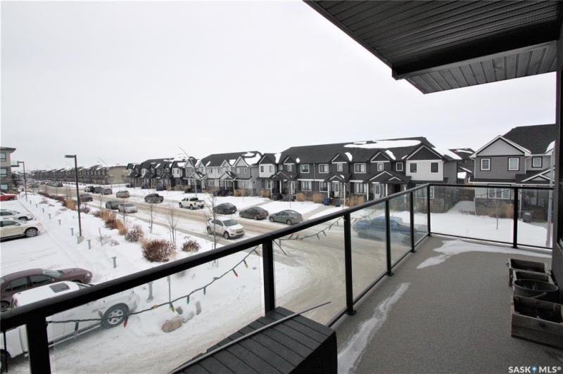 Evergreen 4年新2室公寓出售；1手本地西人业主，拐角边户多窗带超大露台 开价$262900 - 6