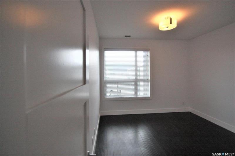 Evergreen 4年新2室公寓出售；1手本地西人业主，拐角边户多窗带超大露台 开价$262900 - 4