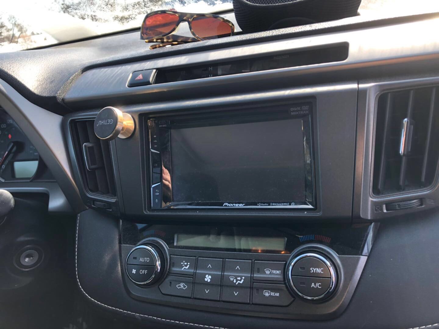 2014年RAV4 11.9km, 银色，带天窗，行李架，行车记录仪，倒车影像，出售，联系电话3064710687 - 4