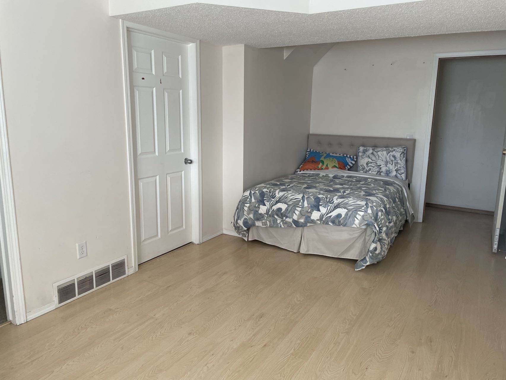 Calgary出租房 - 7