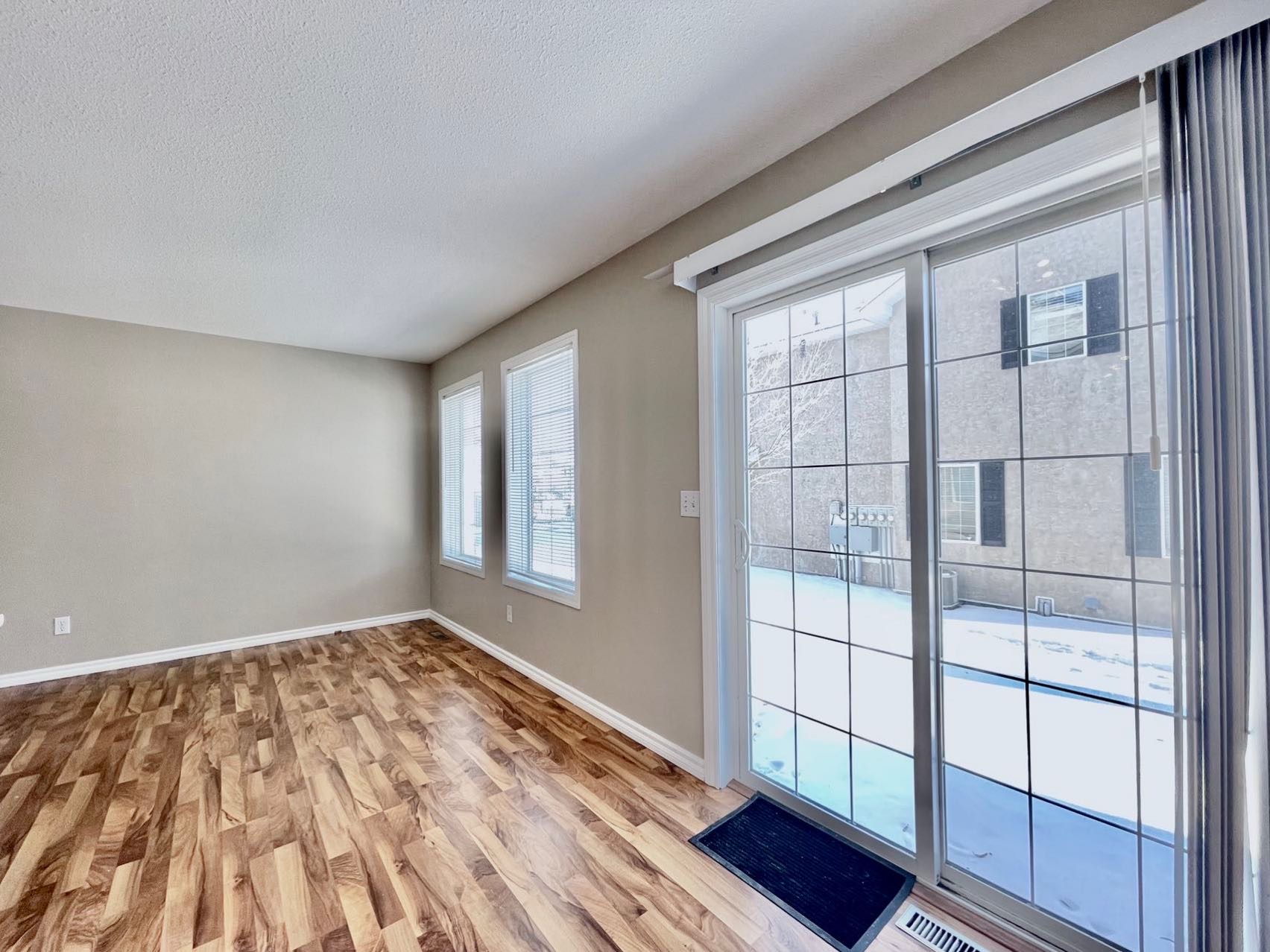 林与唐地产，萨斯卡通Briarwood社区，3室2卫，连体单车库，边套联排出售！地下室已装修！ - 5