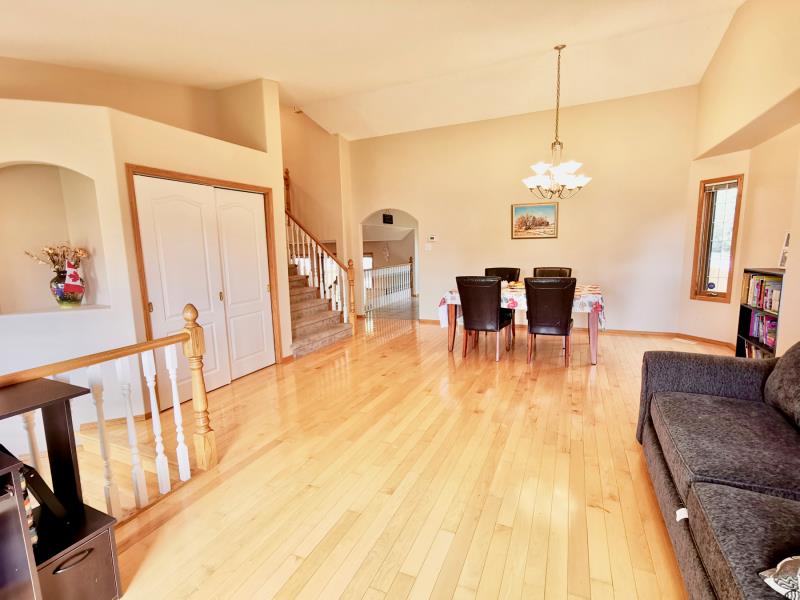 林与唐地产：Lakeridge社区近2000尺错层独立屋出售，5房3卫，挂牌价$46.5万 - 3