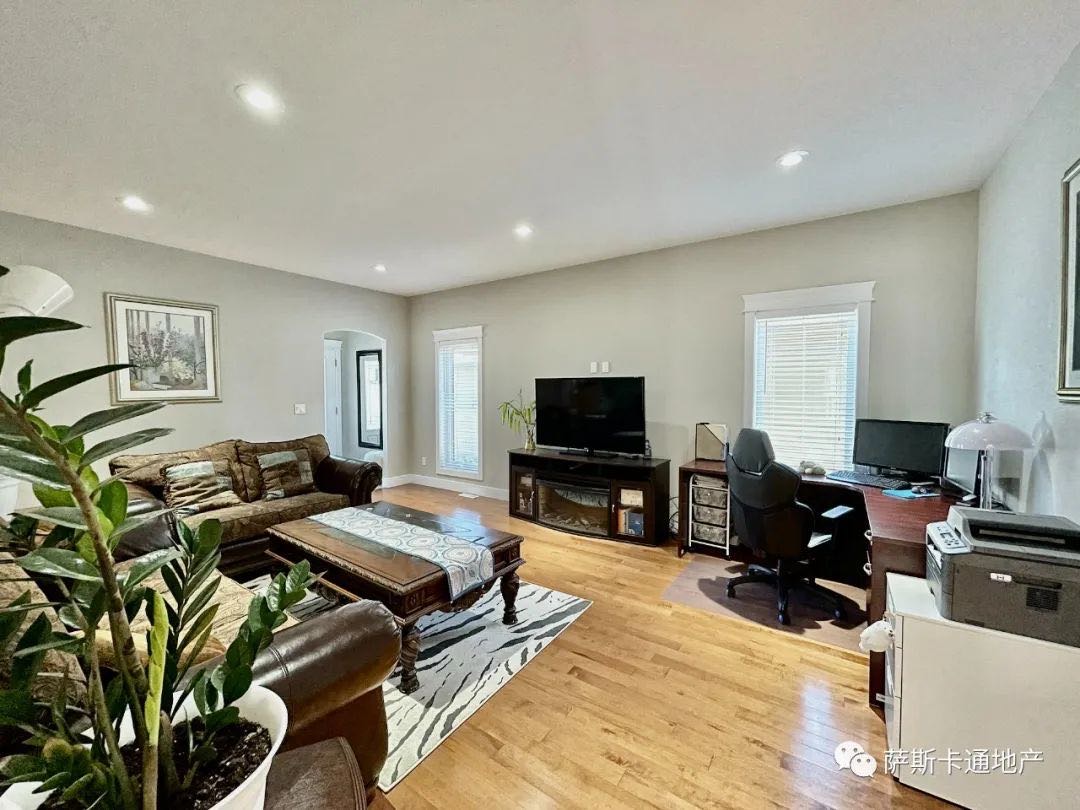 Stonebridge湖景别墅，Walkout步出式地下室，800米步行至小学, 6室4卫双厨房！挂牌价$798,000 - 6