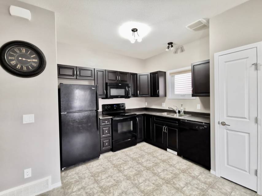 林与唐地产，Martensville小镇|3室1卫双车位|高性价比联排出售|挂牌价$179,900 - 4