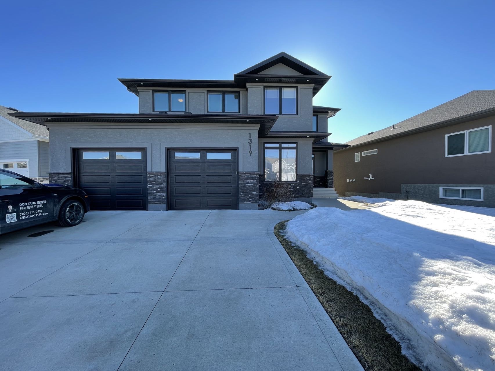 【萨屯房源】 Willowgrove背靠绿地Walkout 步出式地下室，近3,000尺独栋出售！5房4卫双车库！$899,000   