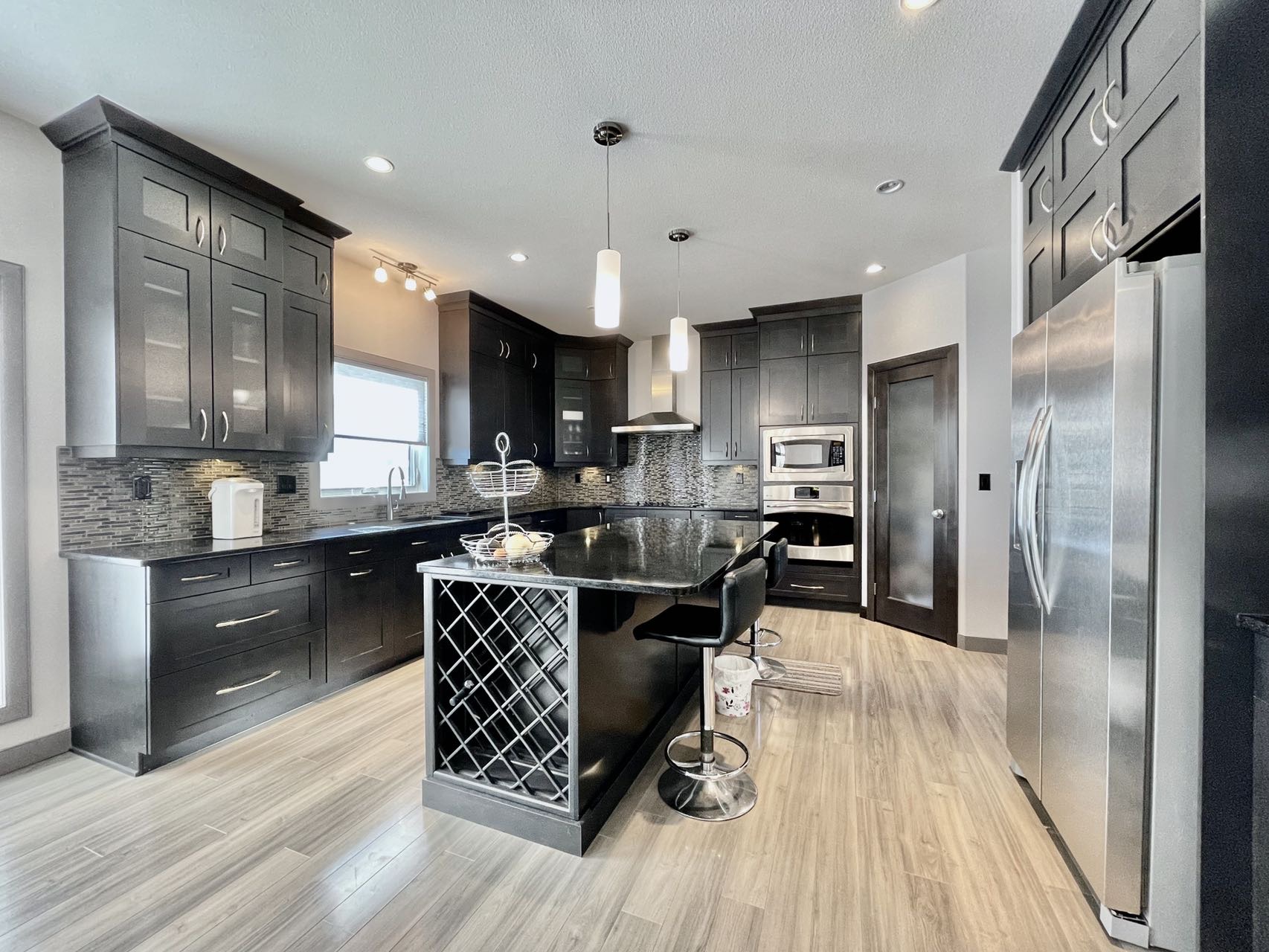 【萨屯房源】 Willowgrove背靠绿地Walkout 步出式地下室，近3,000尺独栋出售！5房4卫双车库！$899,000    - 7