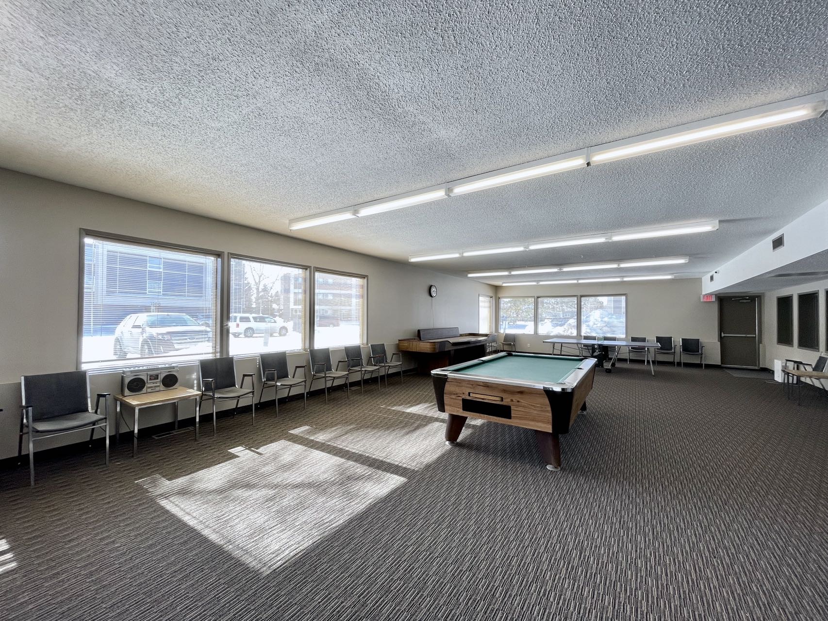 萨屯东北部，近学校/商圈/萨大通勤方便，位于Forest Grove社区的公寓出售，2室1卫883尺 - 3