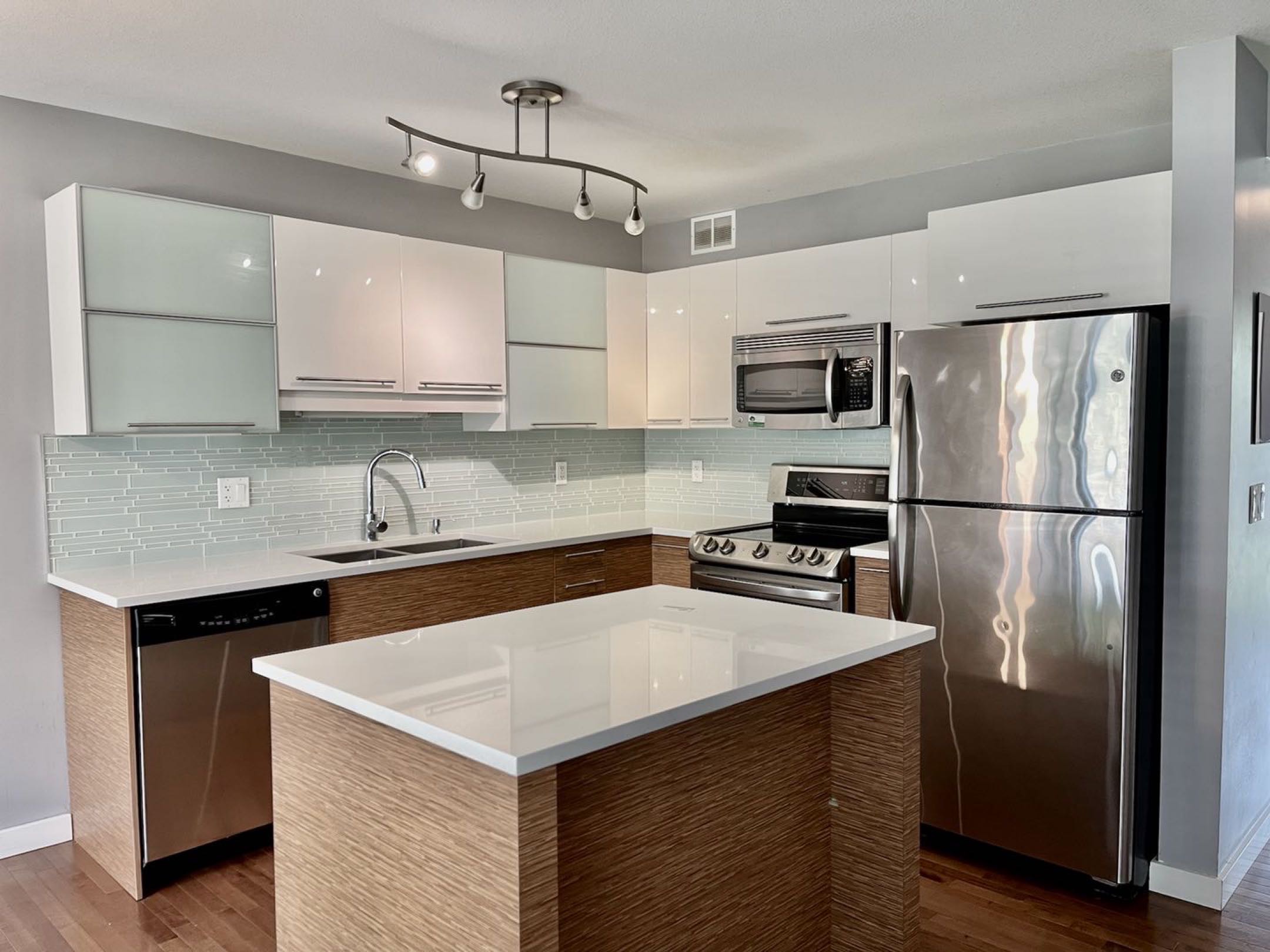 林与唐地产，Stonebridge小学旁、边套联排出售！ - 4