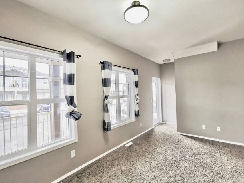 林与唐地产，Martensville小镇|3室1卫双车位|高性价比联排出售|挂牌价$179,900 - 3