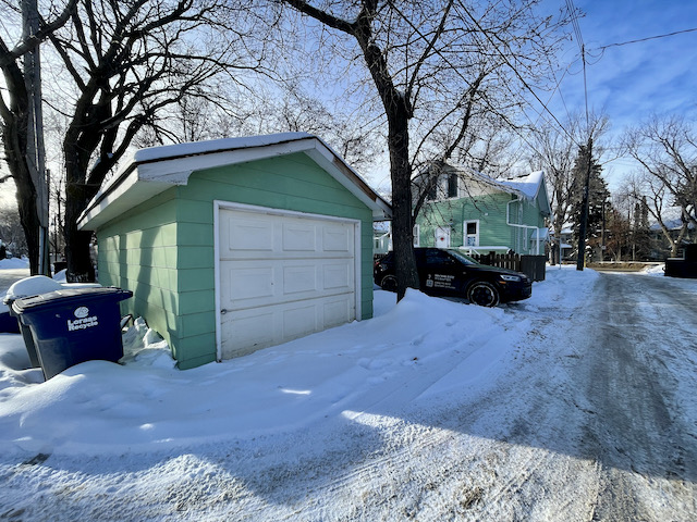 【林与唐地产】近大学投资房，4房3卫单车库，上下可分租，全面翻新升级！ - 2