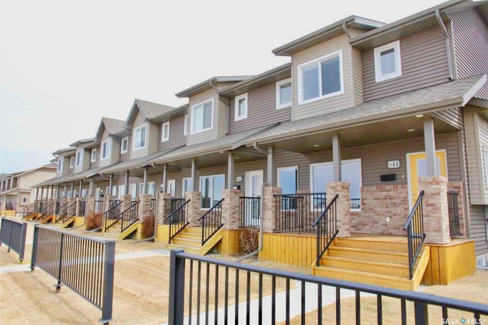 Willowgrove小学对面联排出售！