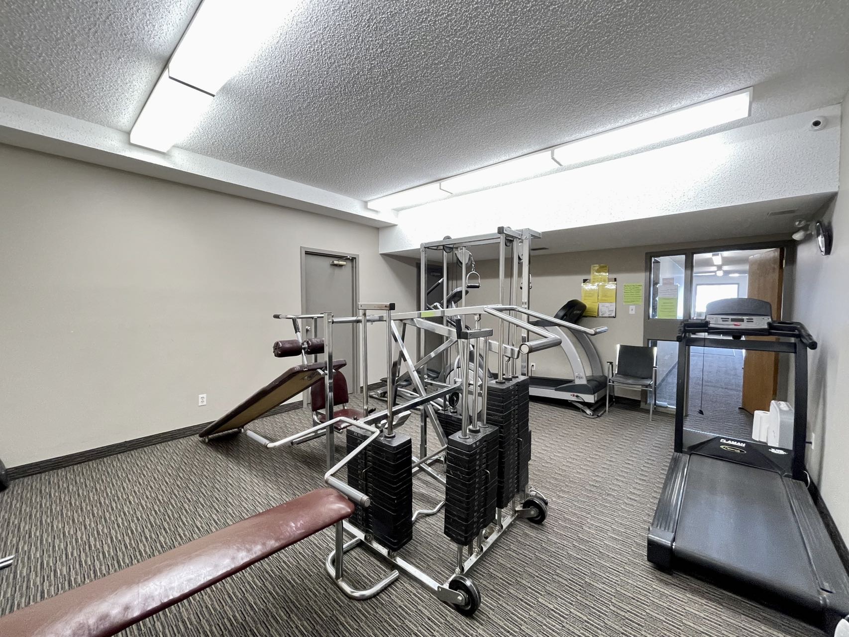 萨屯东北部，近学校/商圈/萨大通勤方便，位于Forest Grove社区的公寓出售，2室1卫883尺 - 4