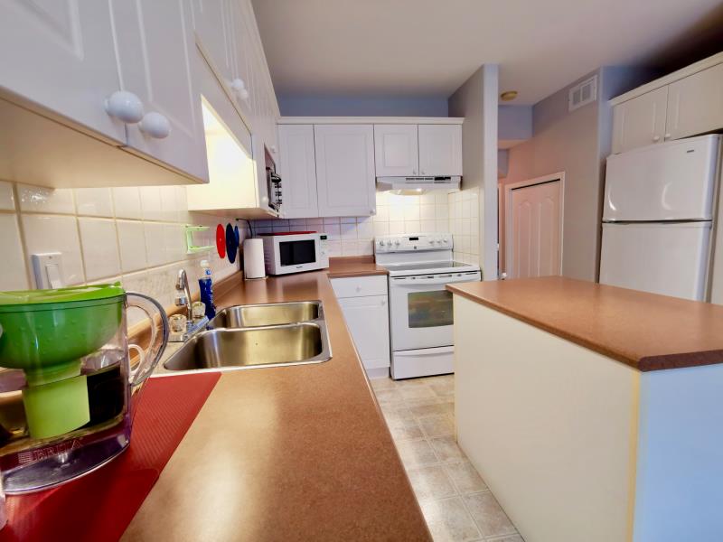 林与唐地产：Arbor Creek社区，3房4卫，连接式双车库，地下室装修了的1365尺联排出售，挂牌价$ - 5