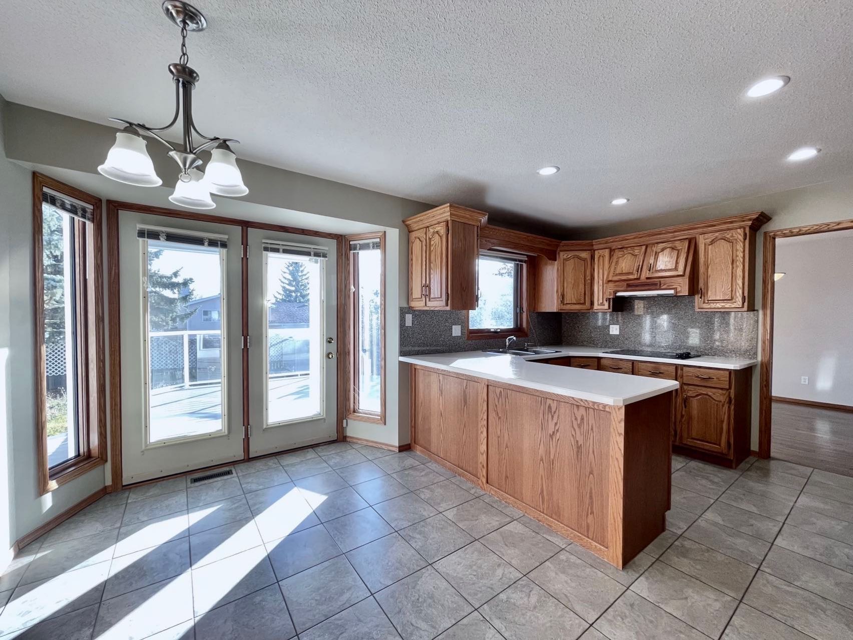 林与唐地产，Lakeridge高收入社区，钥匙扣位置，近2000尺双层独栋出售，5房4卫双车库，挂牌价：$549,900 - 8