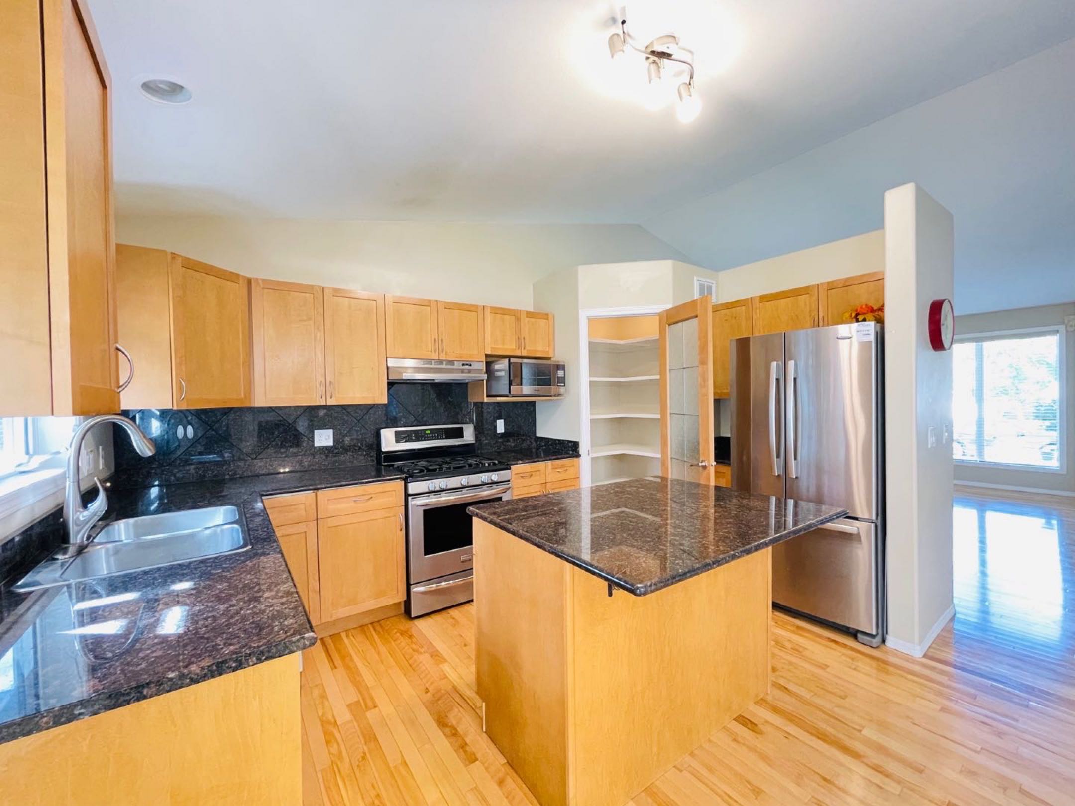 林与唐地产，Arbor Creek靓房出售！高收入宜居社区，安静近公园，1870尺4房4卫双车库！挂牌价$519,900 - 5