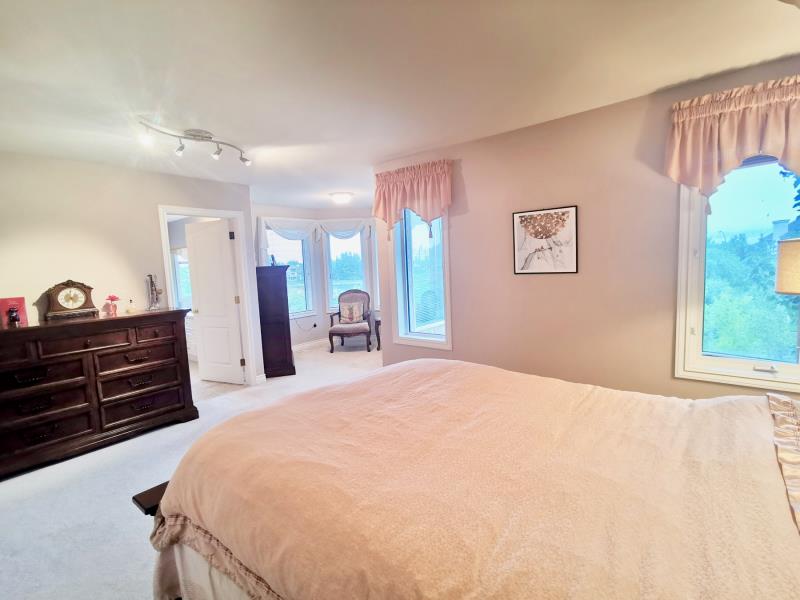 林与唐地产：Arbor Creek社区，湖景+步出式地下室，4房4卫独立屋出售，挂牌价$66.9万 - 6