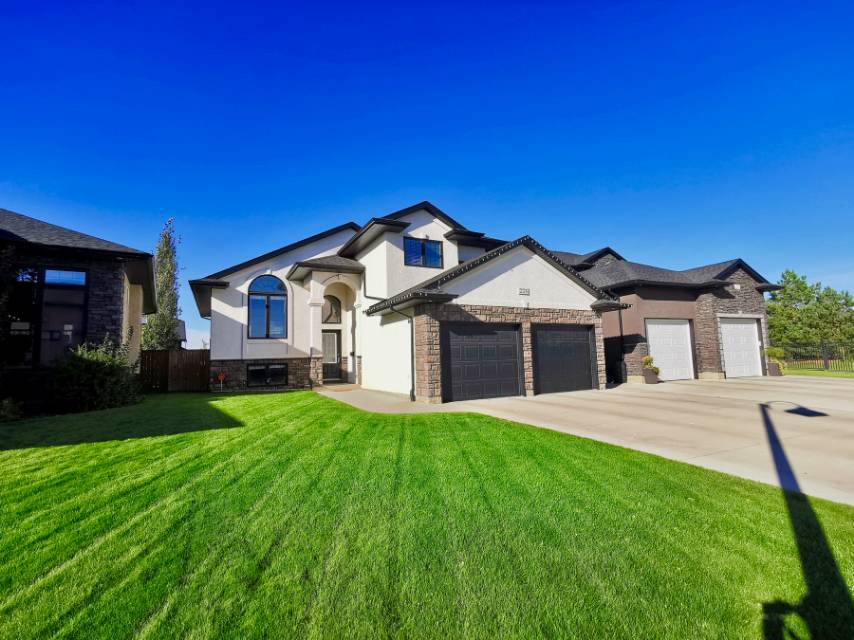 林与唐地产，Stonebridge 4室3卫双车库 1315尺Bilevel Modified 2010年建的维护良好的独栋出售，近小学和绿地，采光好、位置佳