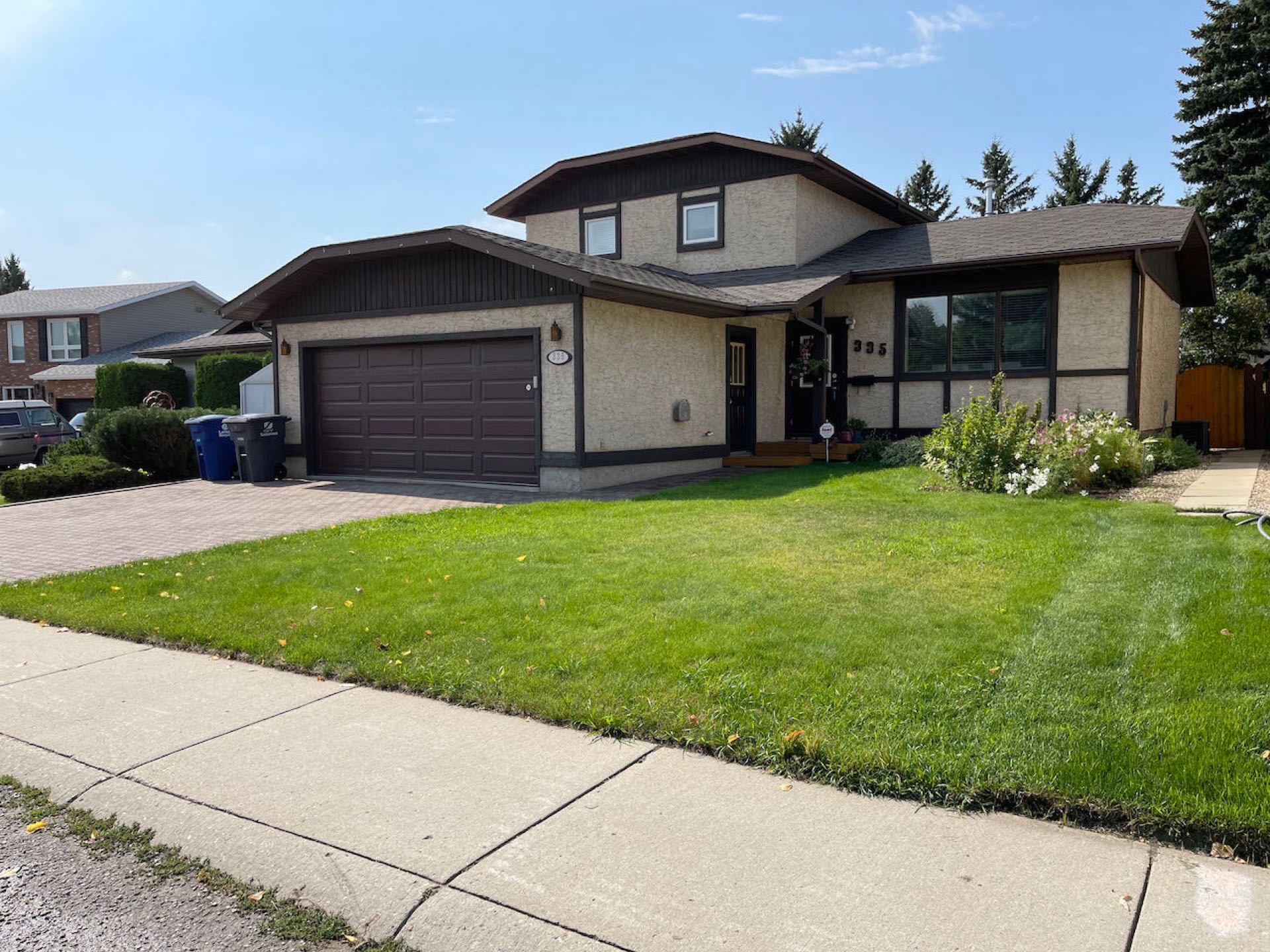 林与唐地产，Lakeview社区，维护超级良好的1600尺精致双层错层独栋出售！3房2卫，加热双车库外加分体单车库！挂牌价仅$449,900