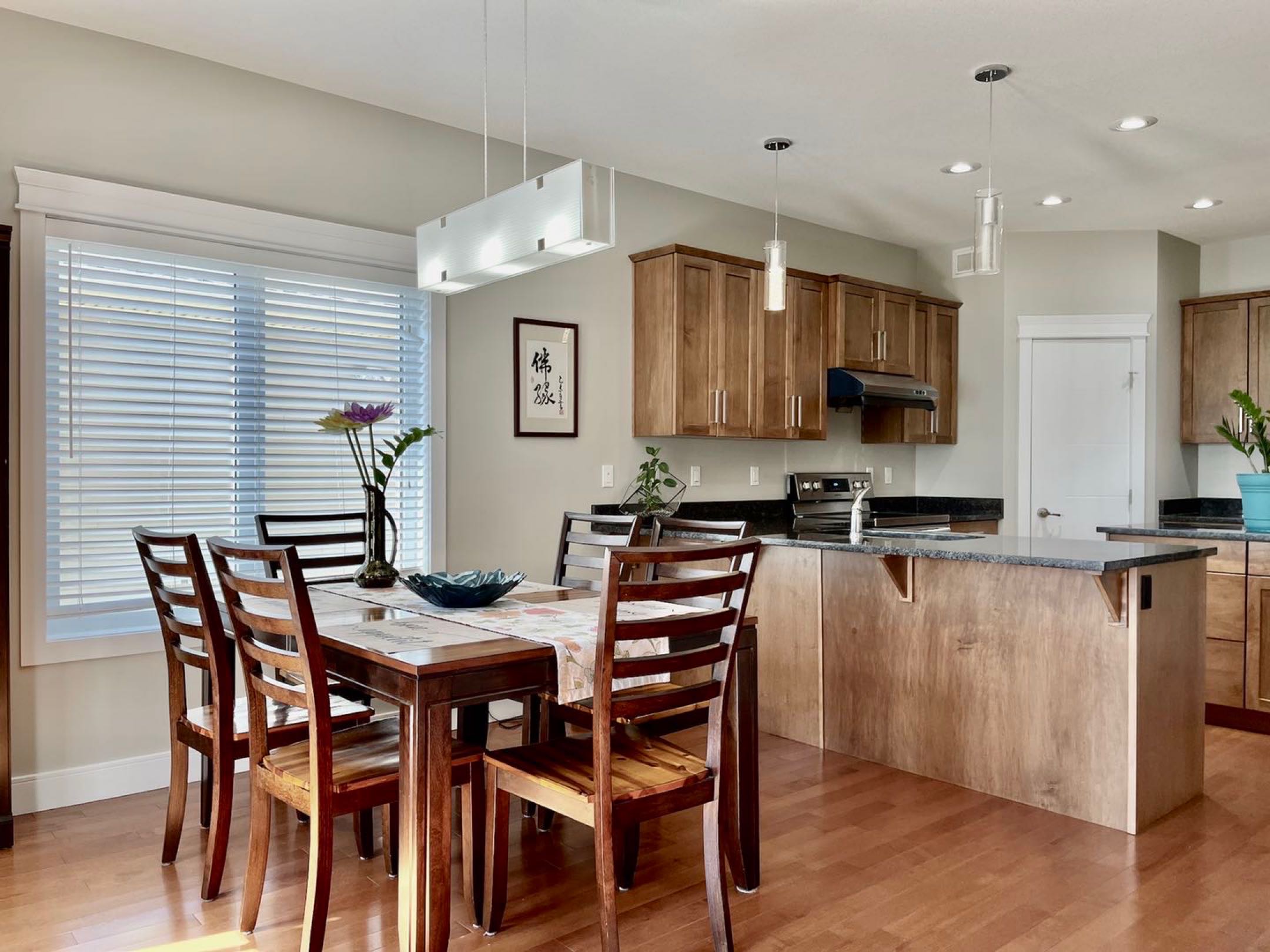 林与唐地产，Stonebridge成熟社区，无敌湖景双层独栋，Walkout步出式地下室，800米步行至Stonebridge小学, 2035尺，6室4卫双厨房！挂牌价$829,900. - 7