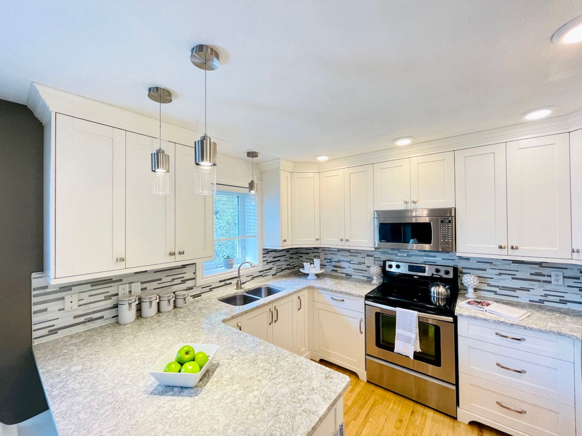 林与唐地产，Lakeview社区，维护超级良好的1600尺精致双层错层独栋出售！3房2卫，加热双车库外加分体单车库！挂牌价仅$449,900 - 2