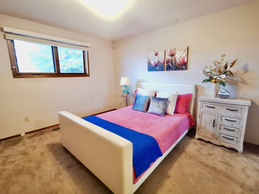 林与唐地产：Lakeview社区近2000尺两层独立屋出售，5房4卫，挂牌价$429900 - 9