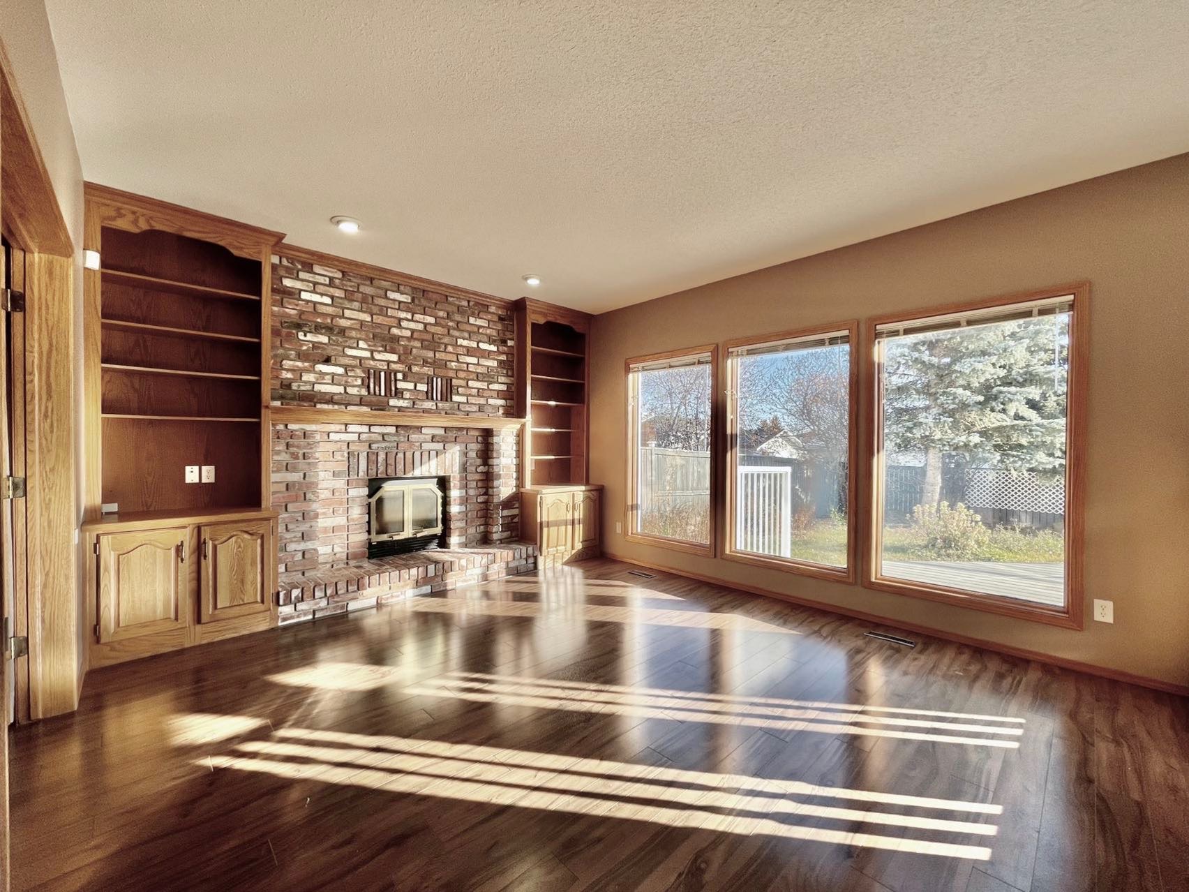 林与唐地产，Lakeridge高收入社区，钥匙扣位置，近2000尺双层独栋出售，5房4卫双车库，挂牌价：$549,900 - 6