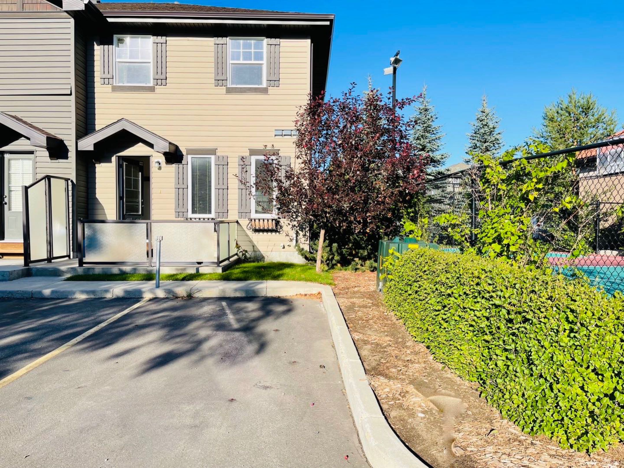 林与唐地产，Stonebridge社区近小学，小区有健身房的边套联排出售，2011年建，1206尺3房2卫，双车位！挂牌价$245,000 - 8