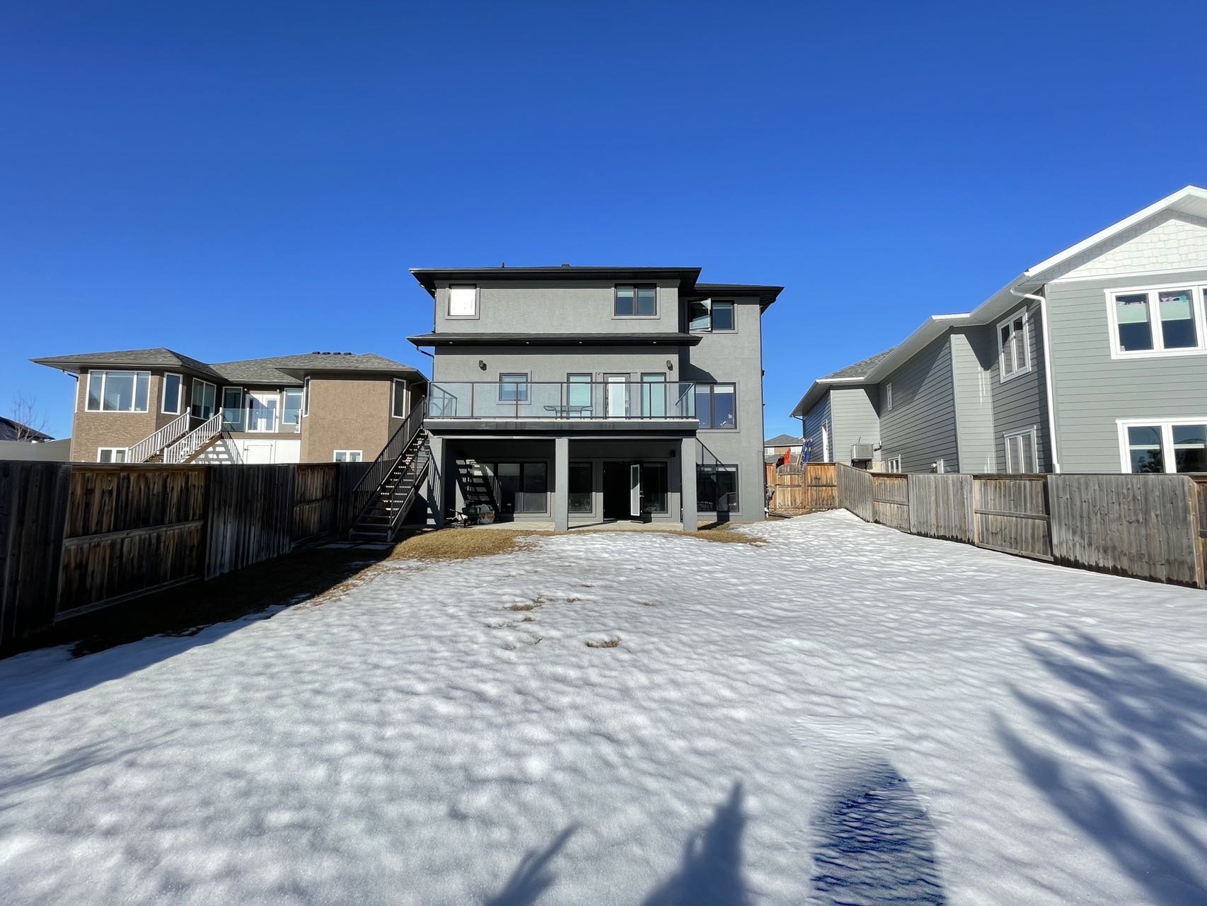 【萨屯房源】 Willowgrove背靠绿地Walkout 步出式地下室，近3,000尺独栋出售！5房4卫双车库！$899,000    - 4