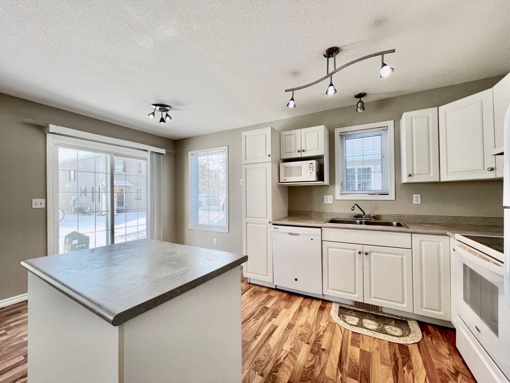 林与唐地产，萨斯卡通Briarwood社区，3室2卫，连体单车库，边套联排出售！地下室已装修！ - 6