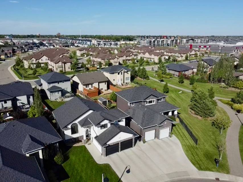 林与唐地产，Stonebridge 4室3卫双车库 1315尺Bilevel Modified 2010年建的维护良好的独栋出售，近小学和绿地，采光好、位置佳 - 2