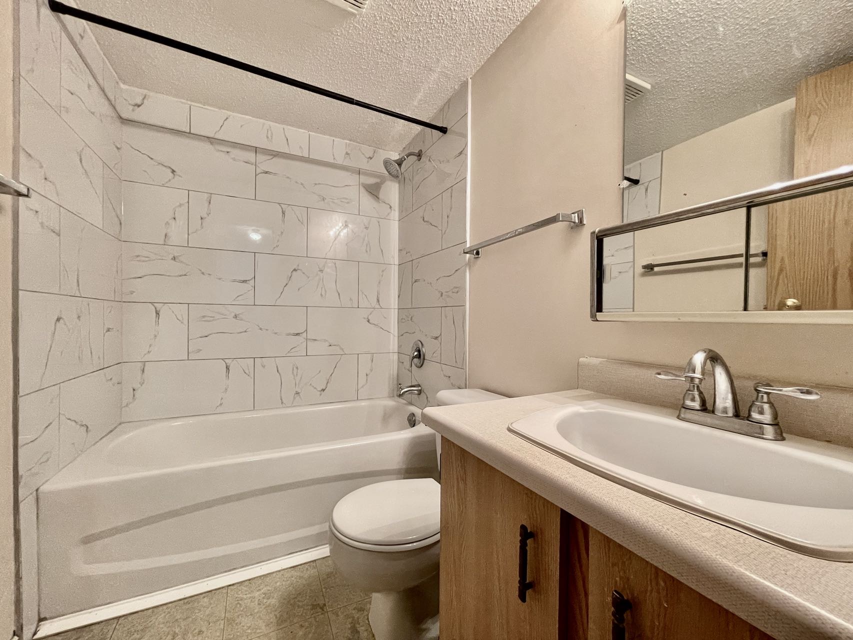 萨屯东北部，近学校/商圈/萨大通勤方便，位于Forest Grove社区的公寓出售，2室1卫883尺 - 8