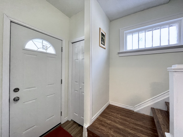 【林与唐地产】近大学投资房，4房3卫单车库，上下可分租，全面翻新升级！ - 9