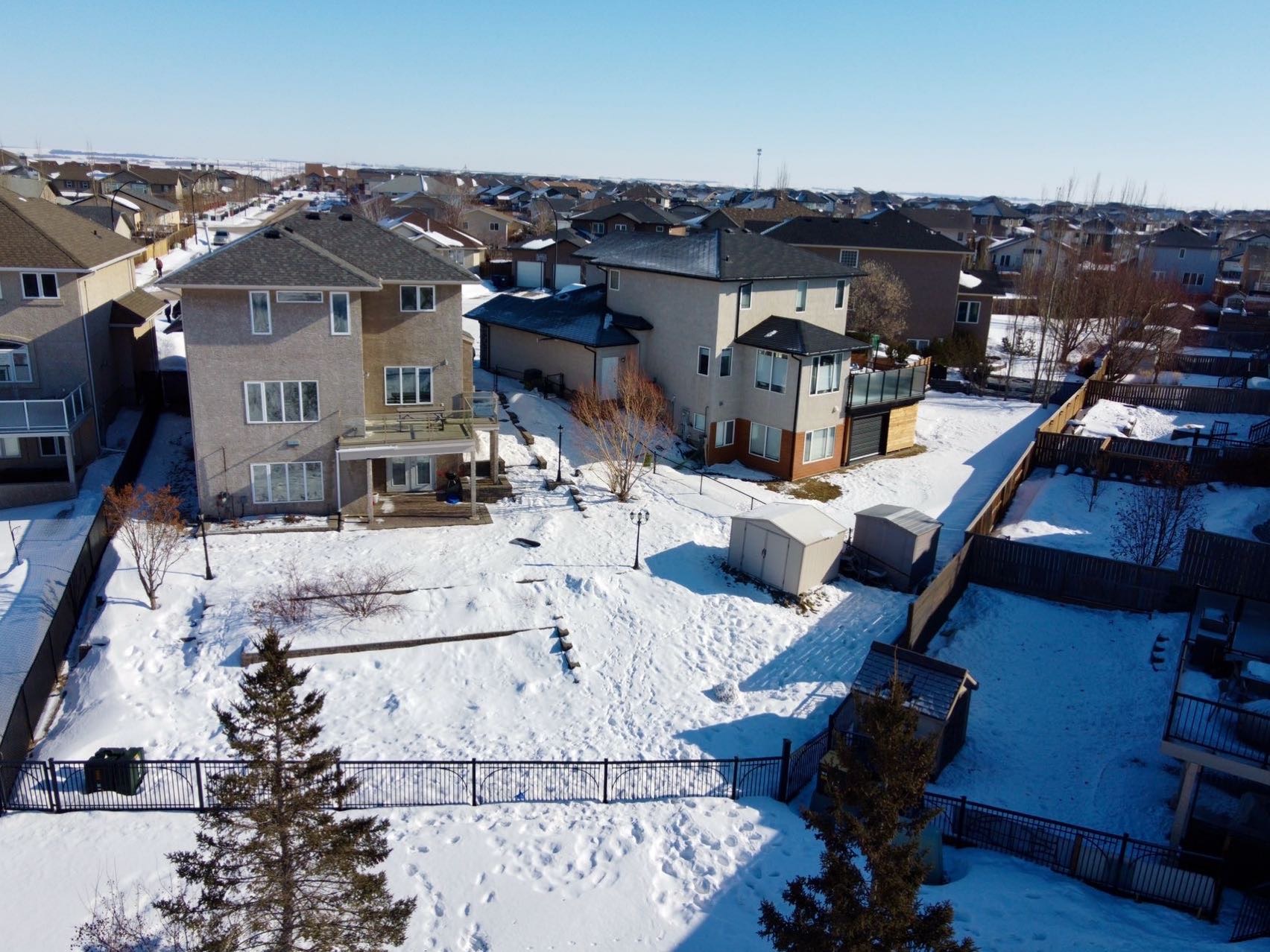 【林与唐地产】Willowgrove社区，背靠绿地，步出式Walkout户型，出后院散步到小学，钥匙扣位置，安静安全，2005年建，1834尺，4房4卫双层独栋出售，挂牌价$715,000  - 3