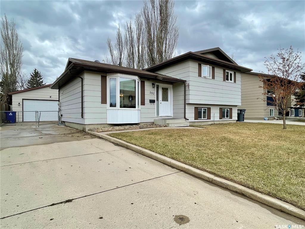 【萨屯房源】$389,900| Lakeridge社区, 1985年，1070尺，四层错层独栋出售。4房3卫超大双车库！ - 2