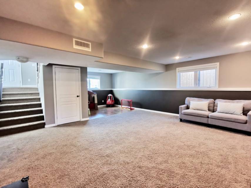 林与唐地产，Stonebridge 4室3卫双车库 1315尺Bilevel Modified 2010年建的维护良好的独栋出售，近小学和绿地，采光好、位置佳 - 8