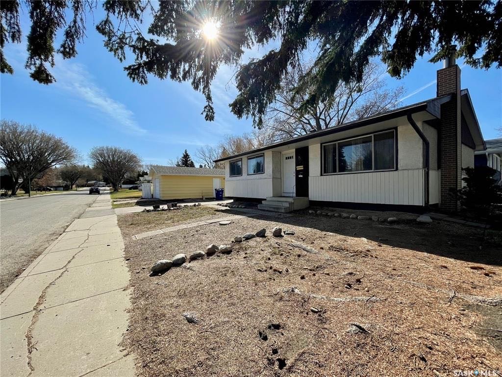 【萨屯房源】Brevoort Park社区独栋出售，1041尺平层，6房2卫，超大单车库，地下室有独立侧门；总占地5176尺；挂牌价仅：$349,900 