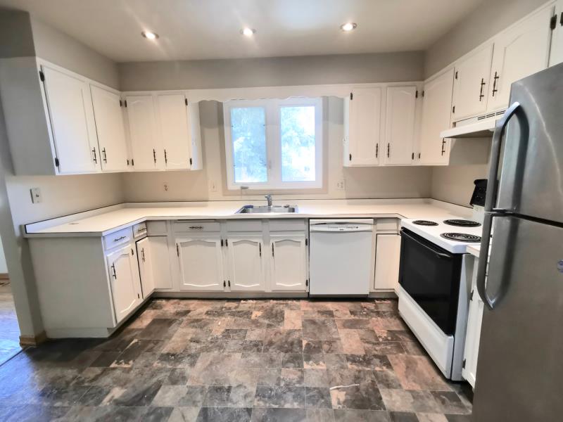 林与唐地产团队，East Colledge Park 近1500尺三层错层双车库独栋出售，挂牌价$399900 - 5