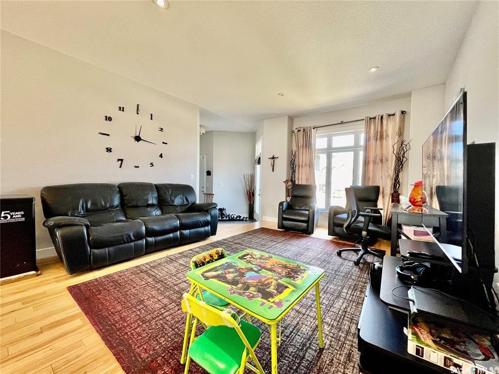 【萨屯房源】Willowgrove社区独栋出售，2010年建，1386尺的平层，5房3卫，地下室已装修，连体双车库，挂牌价$549,900. - 4