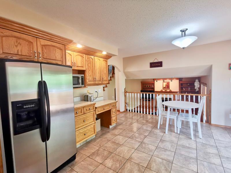 林与唐地产：Lakeridge社区近2000尺错层独立屋出售，5房3卫，挂牌价$46.5万 - 5