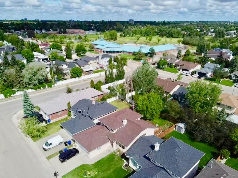 林与唐地产：Lakeridge社区近2000尺错层独立屋出售，5房3卫，挂牌价$46.5万 - 2