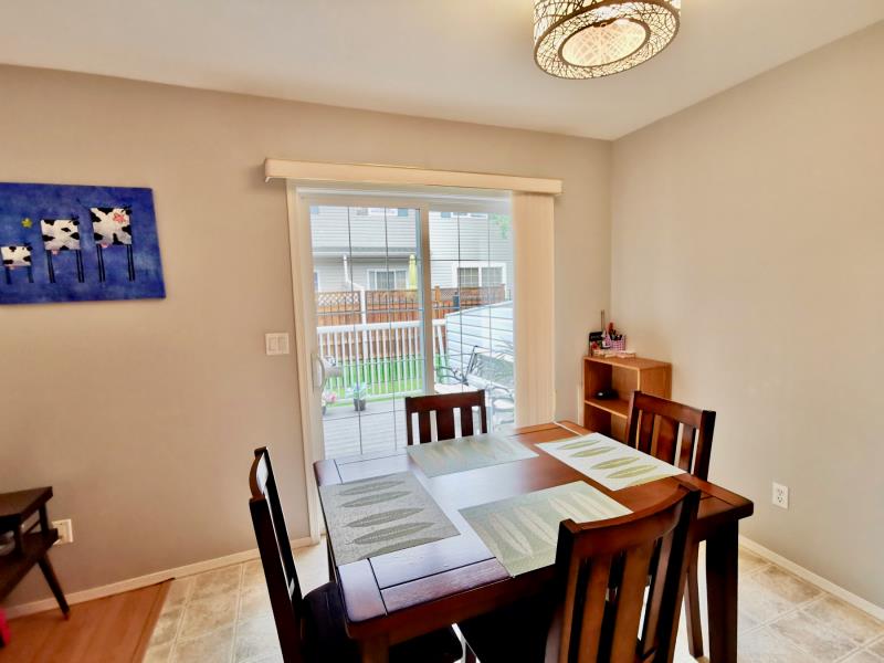 林与唐地产：Arbor Creek社区，3房4卫，连接式双车库，地下室装修了的1365尺联排出售，挂牌价$ - 4