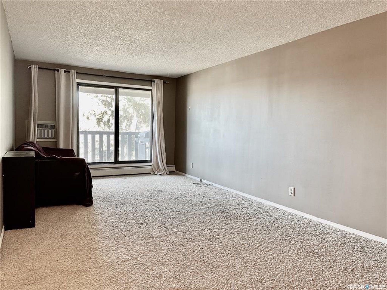 林与唐地产，Wildwood近8街三楼831尺2房1卫装潢升级公寓出售 - 3