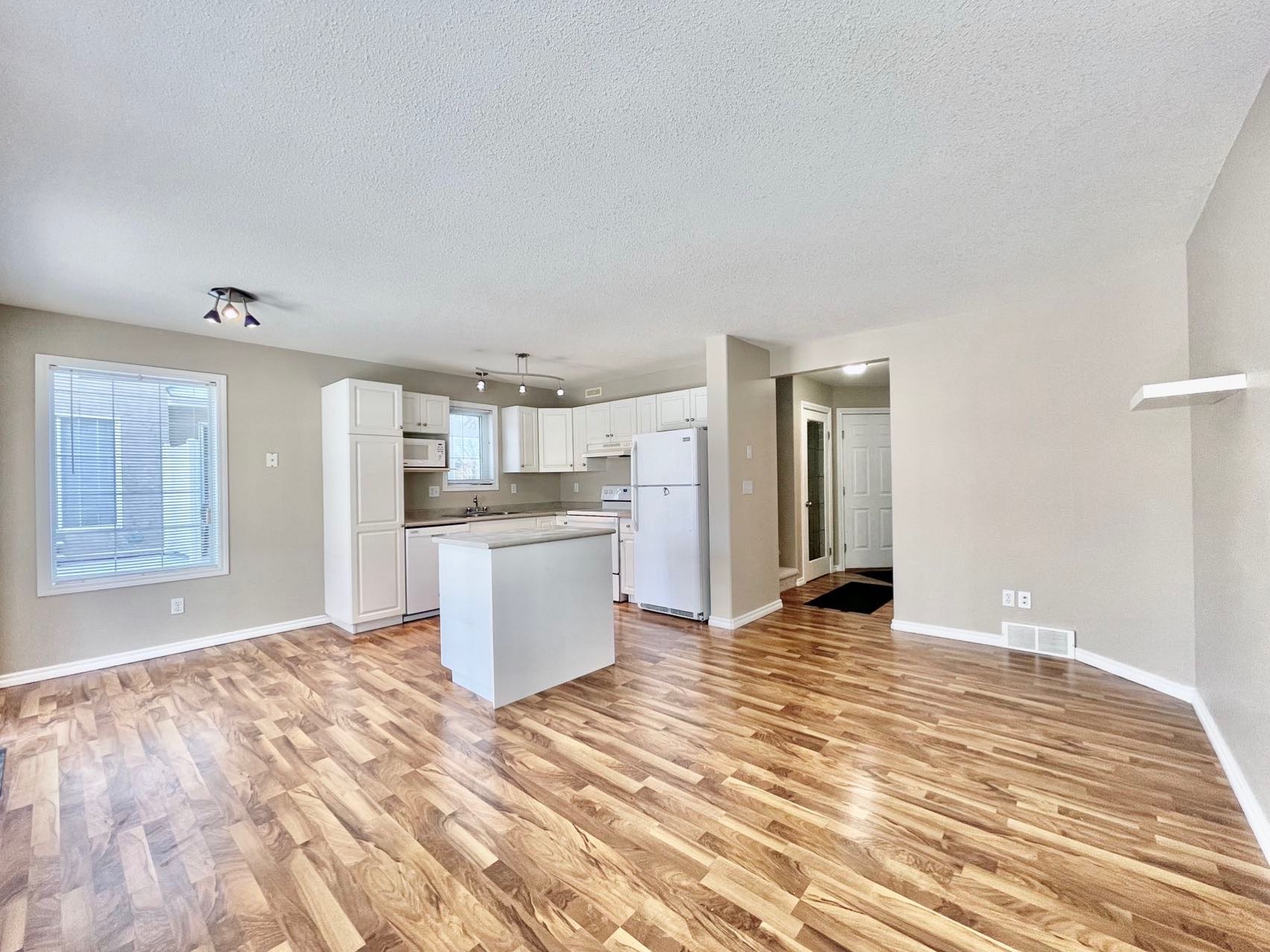 林与唐地产，萨斯卡通Briarwood社区，3室2卫，连体单车库，边套联排出售！地下室已装修！ - 4