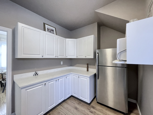 【林与唐地产】近大学投资房，4房3卫单车库，上下可分租，全面翻新升级！ - 6