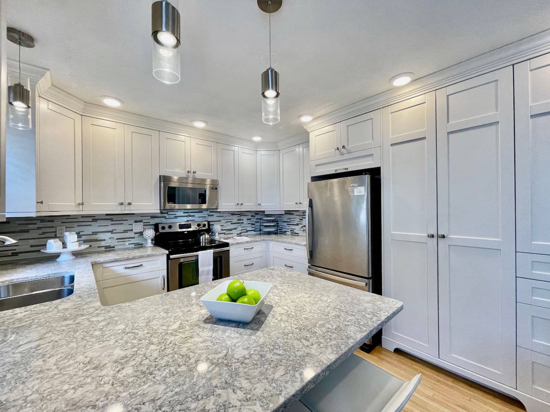 林与唐地产，Lakeview社区，维护超级良好的1600尺精致双层错层独栋出售！3房2卫，加热双车库外加分体单车库！挂牌价仅$449,900 - 4