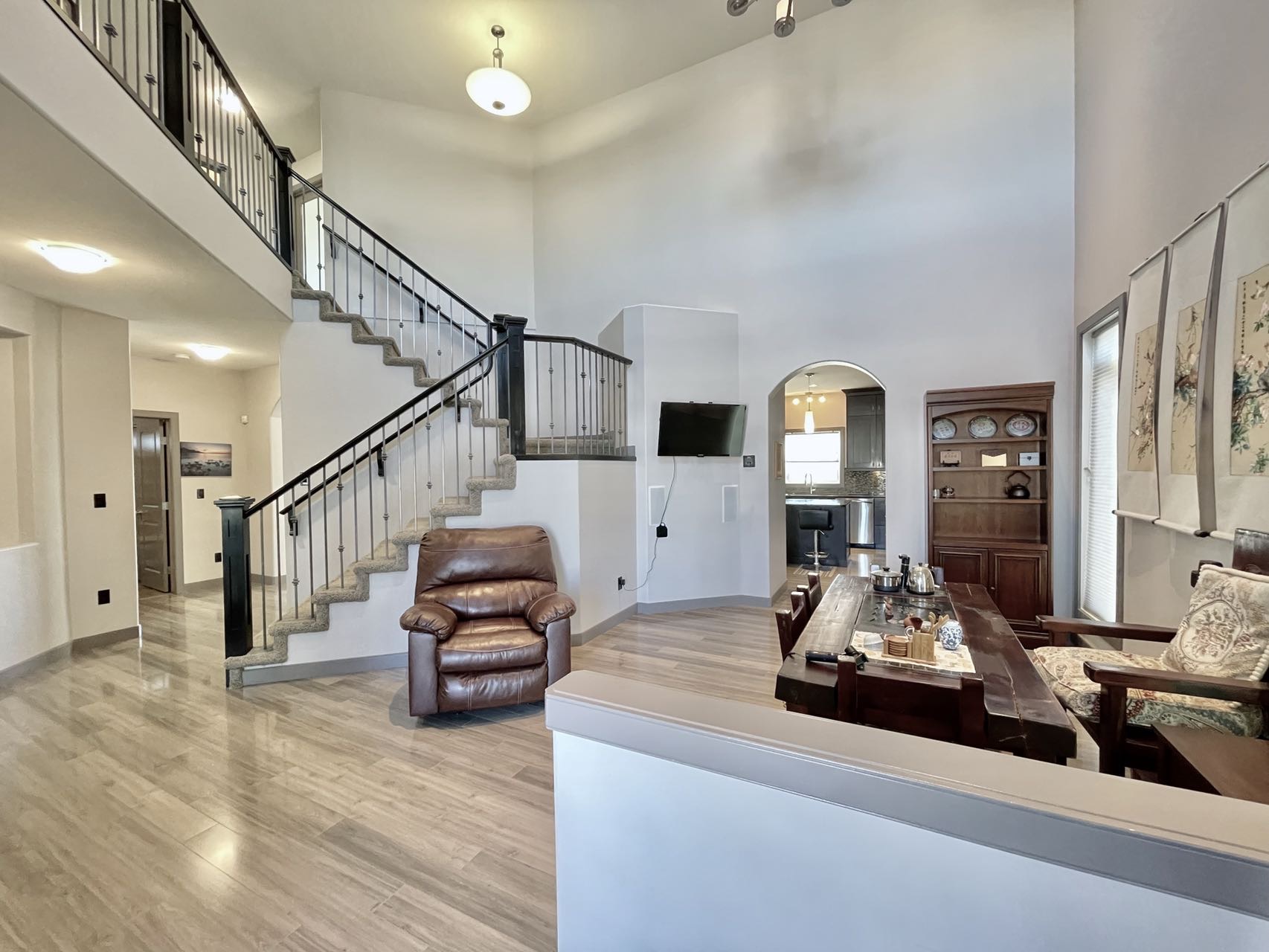 【萨屯房源】 Willowgrove背靠绿地Walkout 步出式地下室，近3,000尺独栋出售！5房4卫双车库！$899,000    - 6